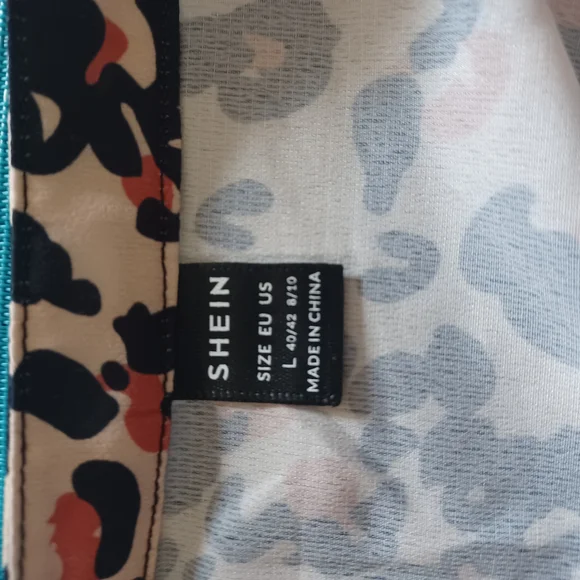 🌟 3 For $15!!! SHEIN Black and Brown Ruffled Blouse - Picture 4 of 4